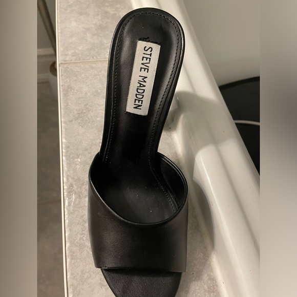 Steve Madden black heels - Picture 2 of 4